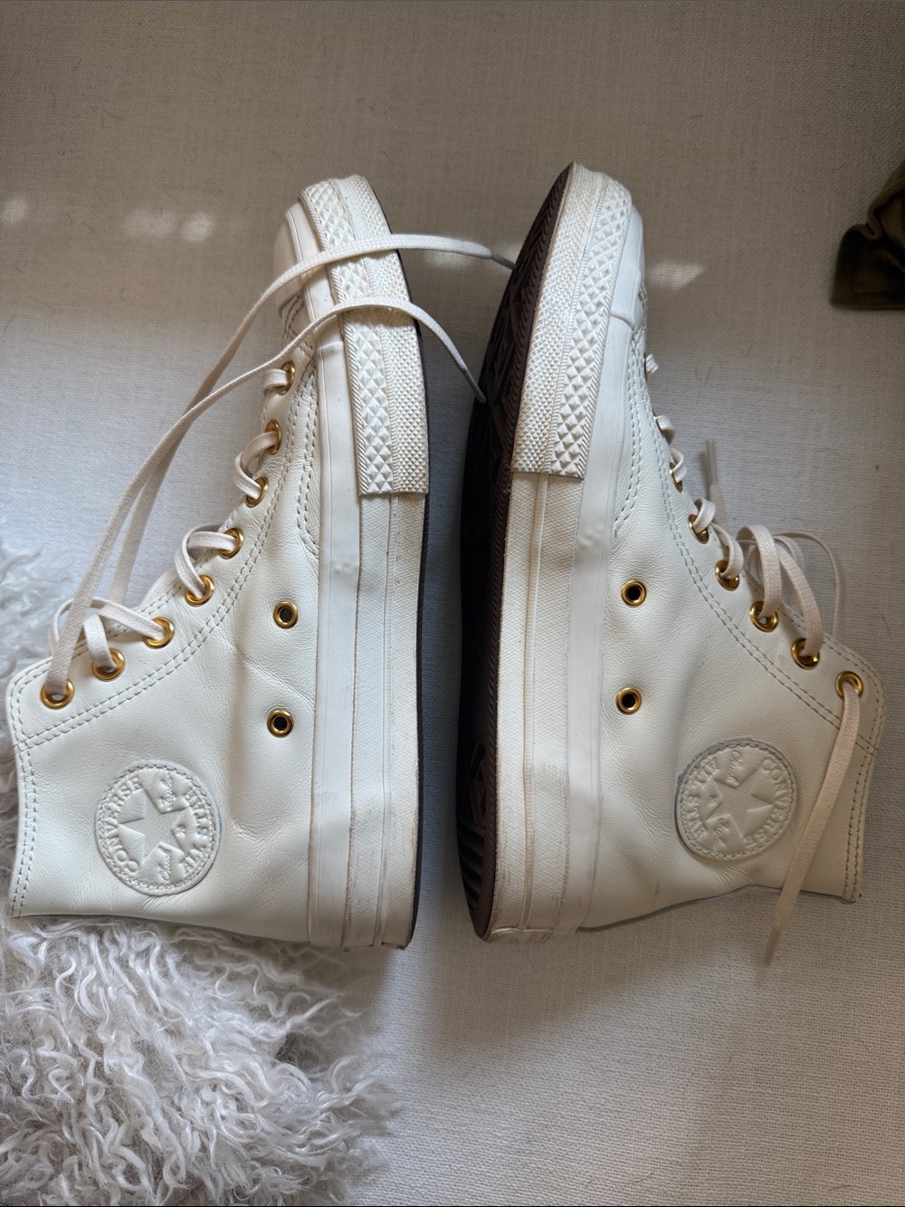 Converse custom leather cream High-Top Sneakers with Gold Eyelets women’s sz 8.5